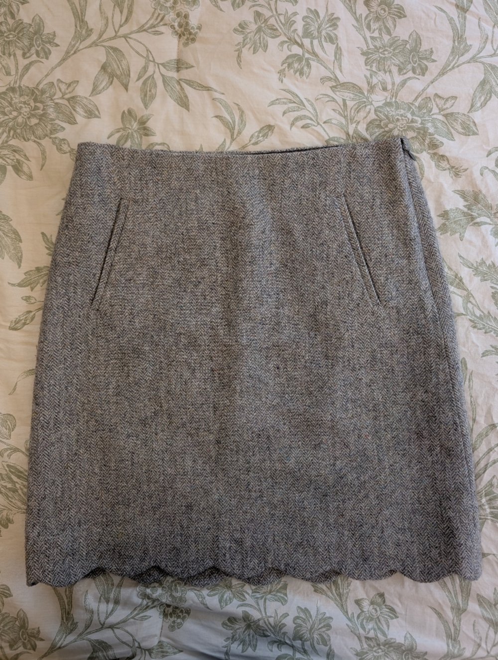 Talbots Petites Gray Herringbone Scallop Hem Wool Blend Short Skirt